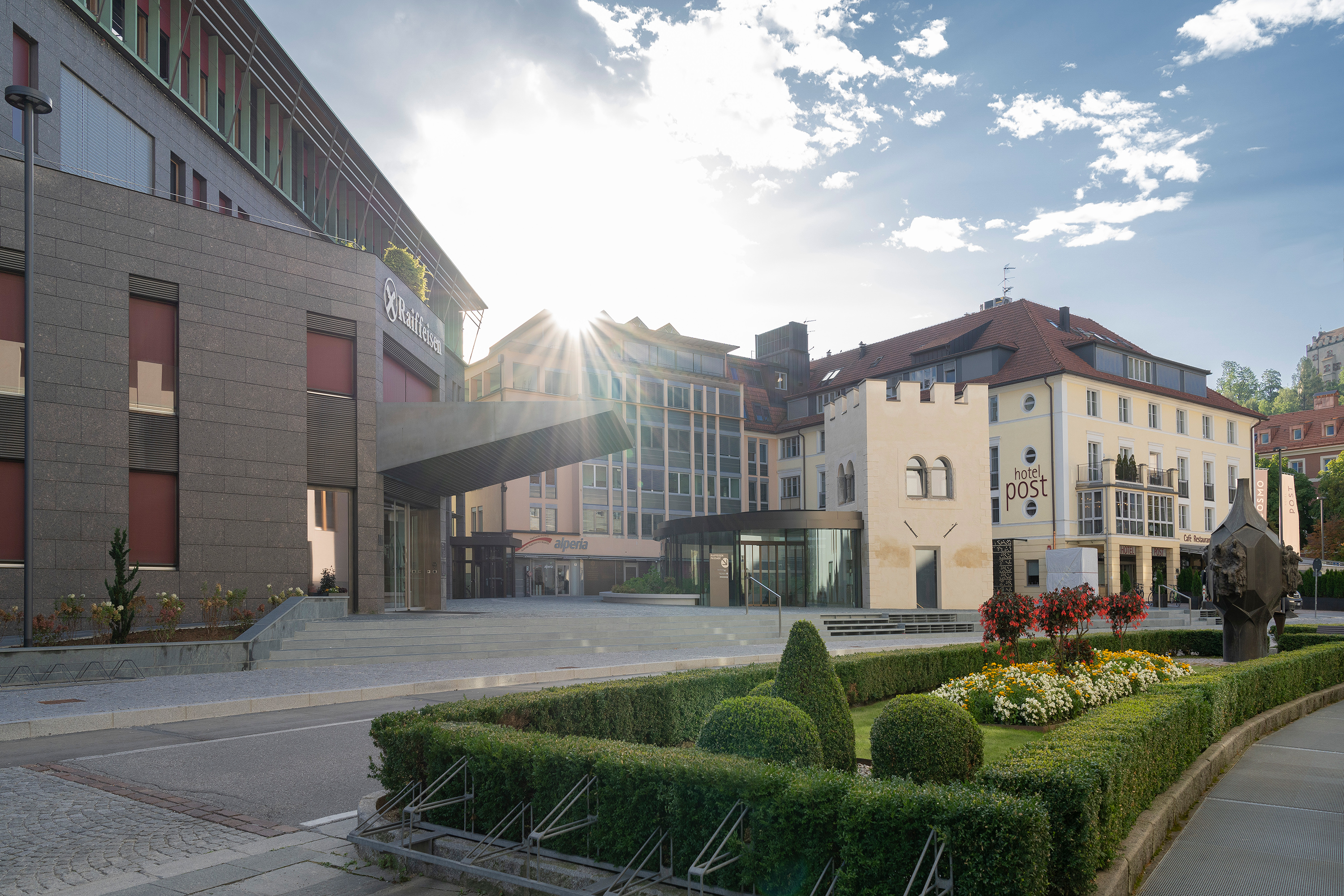 Raiffeisenplatz, Raiffeisenpassage