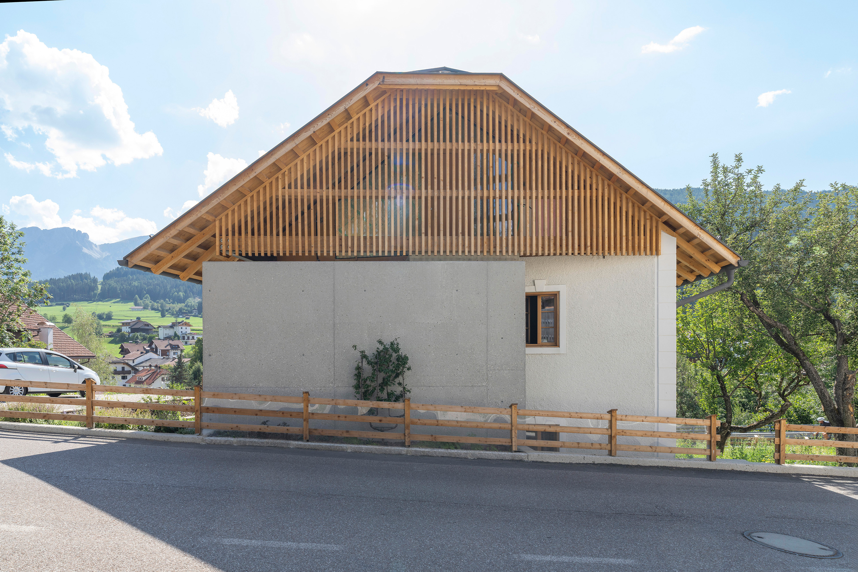 Grenzsichtmauer, Wohnhaus